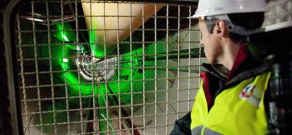 Túnel en los Pirineos por el que transcurren los cables de alta tensión de la nueva interconexión.l