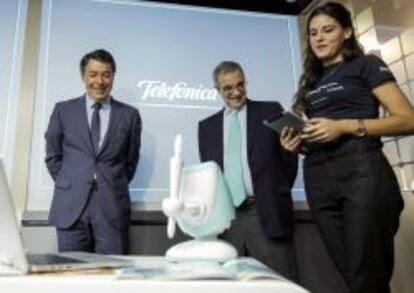 Ignacio González y César Alierta, en la presentación del proyecto.