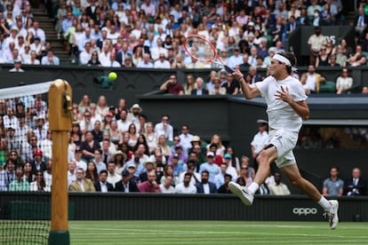 Taylor Fritz este miércoles en Wimbledon contra Nadal.