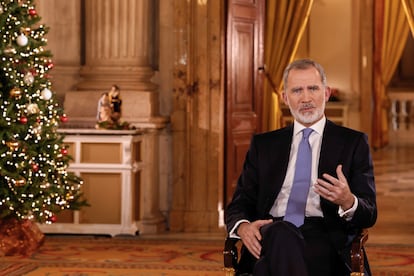 Felipe VI, en su tradicional mensaje de Navidad, grabado en el Salón de Columnas del Palacio Real.