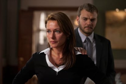 La primera ministra Birgitte Nyborg (Sidse Babett Knudsen) y su asesor Kasper Juul (Pilou Asb&aelig;k), en la serie &#039;Borgen&#039;.