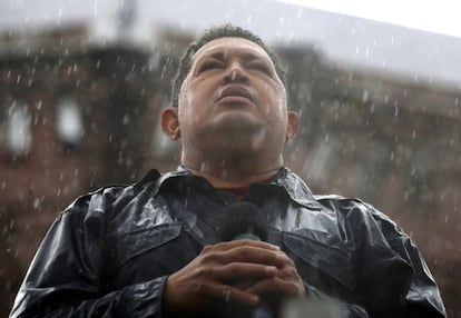 El presidente de Venezuela, Hugo Ch&aacute;vez, durante un mitin celebrado el pasado 4 de octubre en Caracas. 