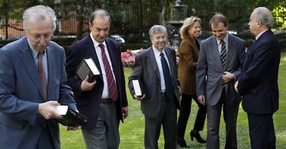 Juan Pablo Fusi, Andr&eacute;s de Blas, Antonio Morales, Mar&iacute;a Cifuentes, Joan Tarrida y Jos&eacute; Varela Ortega.