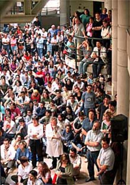 Grupo de manifestantes contra la reforma universitaria, ayer, en Valencia.