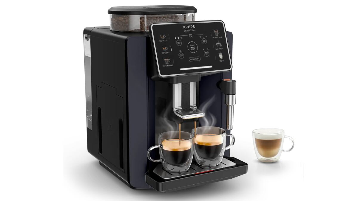 Super-automatic coffee maker with milk frother, by Moulinex