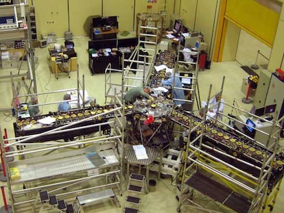 Construcción y montaje del instrumento MIRAS en EADS-CASA Espacio.