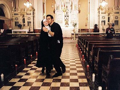 John Turturro, durante el rodaje de su musical <i>Romance and cigarettes.</i>