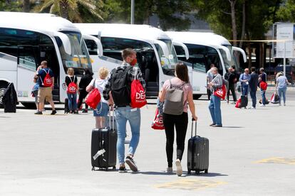 Pasajeros llegan al aeropuerto de Palma de Mallorca, el pasado 21 de junio.