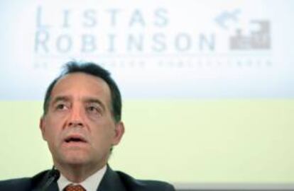 Presentación en el año 2009 del servicio Lista Robinson, que permite a los ciudadanos que lo deseen inscribirse en un "Fichero de exclusión" para evitar recibir comunicaciones comerciales no deseadas por vía electrónica, telefónica y postal, por parte de empresas o instituciones. EFE/Archivo