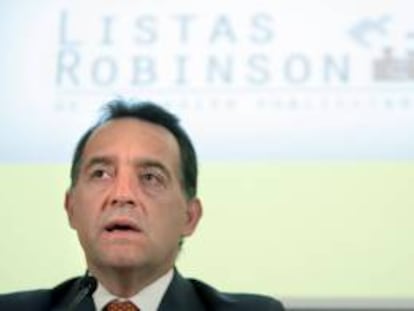 Presentación en el año 2009 del servicio Lista Robinson, que permite a los ciudadanos que lo deseen inscribirse en un "Fichero de exclusión" para evitar recibir comunicaciones comerciales no deseadas por vía electrónica, telefónica y postal, por parte de empresas o instituciones. EFE/Archivo