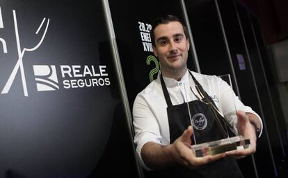 Fernando Alcalá, con el premio al cocinero revelación Madrid Fusión 2019.