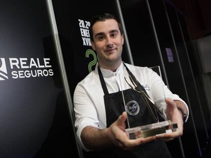 Fernando Alcalá, con el premio al cocinero revelación Madrid Fusión 2019.