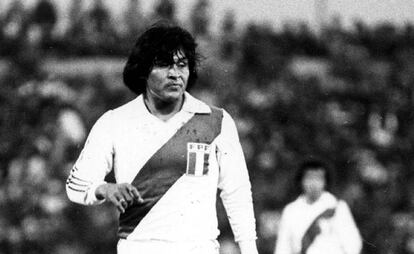 Sotil, con la selección de Perú.