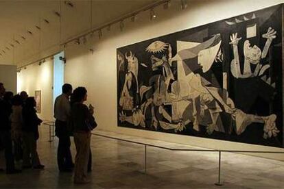 El &#39;Guernica&#39; de Picasso en su instalación del Museo Reina Sofía.