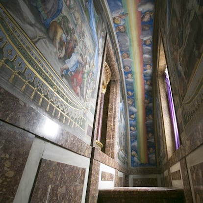 Camarín del altar de la basílica, con la decoración del arcoiris de Tibaldi.s