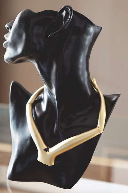 Collar de ónix y plata chapada en oro de la colección Body Language.