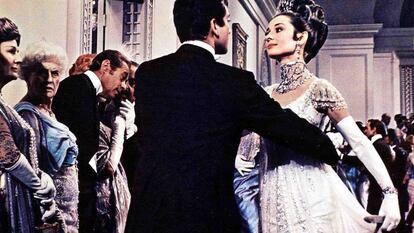 El profesor Higgins (Rex Harrison, 3.vl) y  Eliza Doolitle (Audrey Hepburnr) en 'My Fair Lady', 1964.