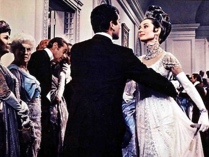 El profesor Higgins (Rex Harrison, 3.vl) y  Eliza Doolitle (Audrey Hepburnr) en 'My Fair Lady', 1964.