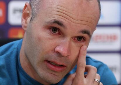 Iniesta s'acomiada del Barça entre llàgrimes.