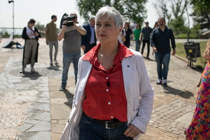 La candidata de Ciutadans, Anna Grau, tras realizar la foto de familia de los candidatos a la alcaldía de Barcelona en el mirador del Alcalde, en Montjuïc.