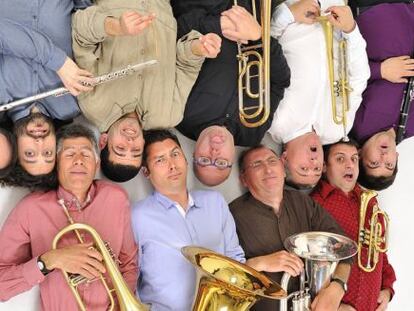 Los miembros de La Rom&aacute;ntica del Saladar en una foto de estudio. 