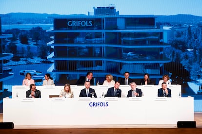 El presidente ejecutivo de Grifols, Thomas Glanzamann, y el consejero delegado, Nacho Abia, durante la Junta General de Accionistas.