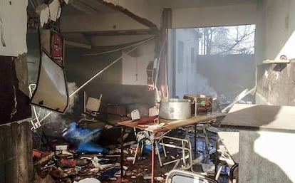 Interior de la escuela número 49 de Moreno, en Buenos Aires, destruida por una explosión de gas. 