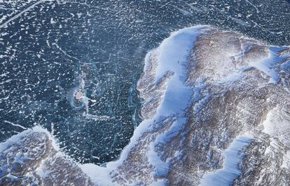 El deshielo deja al descubierto la tierra en la Bahía de Baffin.
