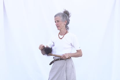 Beatriz Ballester posa en su casa de El Hierro.