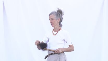 Beatriz Ballester posa en su casa de El Hierro.