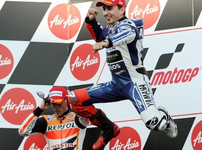 Lorenzo celebra su victoria ante Márquez.