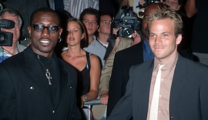 Wesley Snipes y Stephen Dorff en el estreno de Blade' en Los Ángeles en 1998.