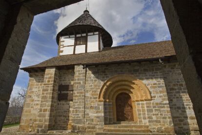 La ermita de Muskilda, donde el pueblo de Ochagavía (Navarra) celebra multitud de festejos.