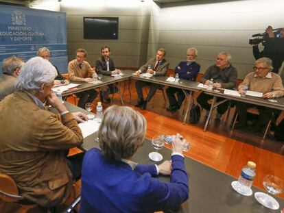 Reuni&oacute;n de artistas y escritores con el secretario de Estado de Cultura en funciones, Jos&eacute; Maria Lassalle, este mi&eacute;rcoles en el MInisterio. 
 