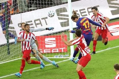 Griezmann marca el segundo gol para el Barcelona. 