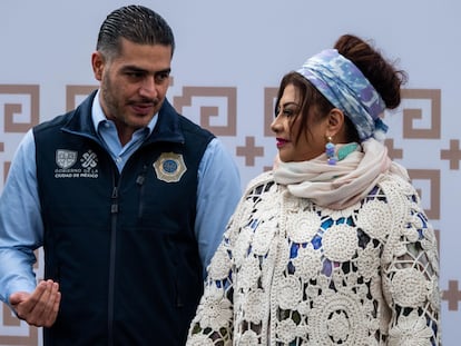 Omar García Harfuch y Clara Brugada, durante un evento en agosto de este año.