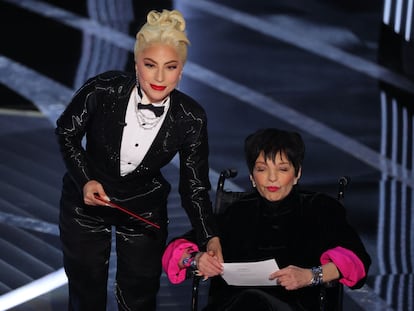 Lady Gaga y Liza Minnelli, durante la entrega al Oscar a Mejor Película el pasado domingo.