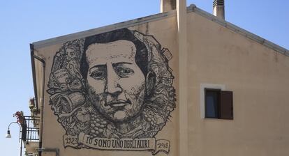 El mural dedicado a Rocco Scotellaro en Tricarico, el pueblo natal del escritor.