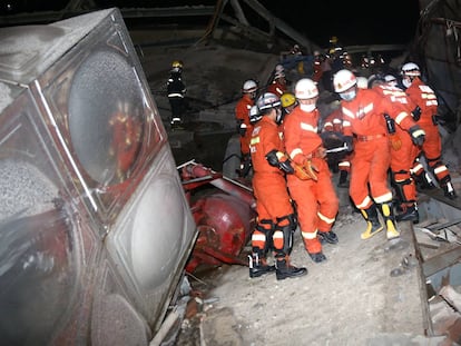 El derrumbamiento del hotel en la ciudad china de Quanzhou, en imágenes