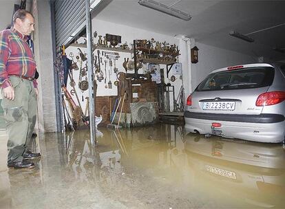 La localidad de Erandio, Vizcaya, ha sufrido inundaciones por el desbordamiento en algunos tramos del ro Nervin