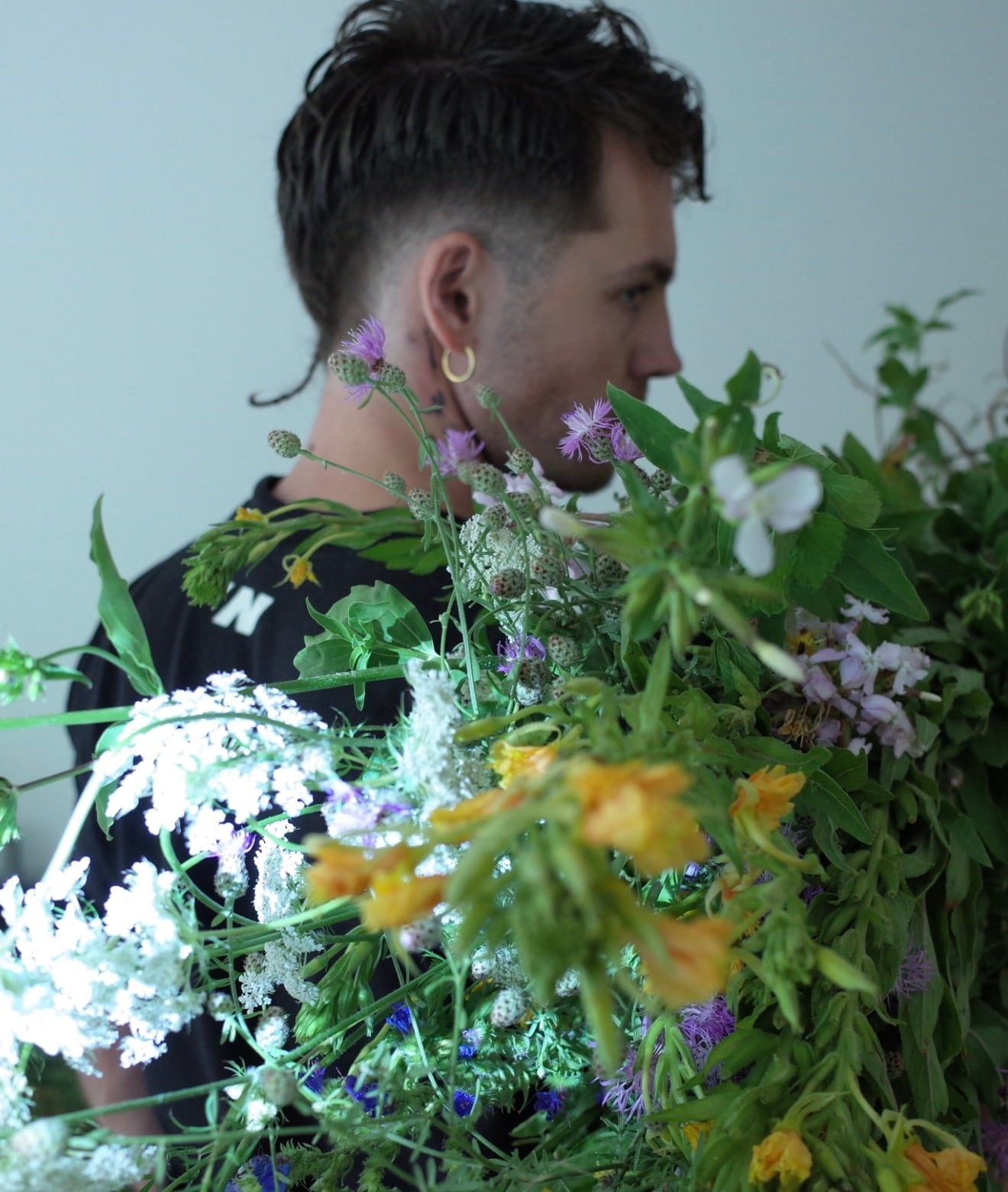 Hamish Powell, el florista inglés enamorado de Córdoba: “Las flores nos anclan al mundo real, están libres de algoritmos”
