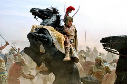 El actor Colin Farrell, que da vida a Alejandro Magno en la película 'Alexander', de Oliver Stone.