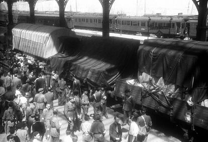 Llegada a la Estación del Norte en 1939 de un tren especial, procedente de Ginebra (Suiza), que transportaba los cuadros del Museo del Prado que fueron sacados de España durante la Guerra Civil.