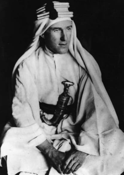 Lawrence de Arabia, como oficial del Ejército Británico, desempeñó un papel notable durante la I Guerra Mundial como enlace en la rebelión árabe contra el dominio otomano.