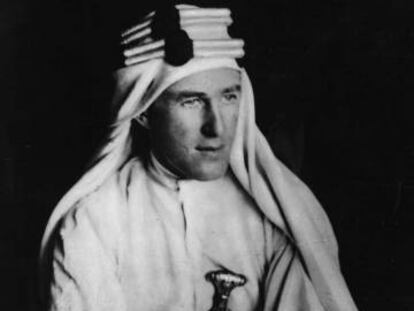 Lawrence de Arabia, como oficial del Ejército Británico, desempeñó un papel notable durante la I Guerra Mundial como enlace en la rebelión árabe contra el dominio otomano.
