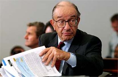 Alan Greenspan, durante su comparecencia de ayer en el Congreso de EE UU. PLANO MEDIO - ESCENA