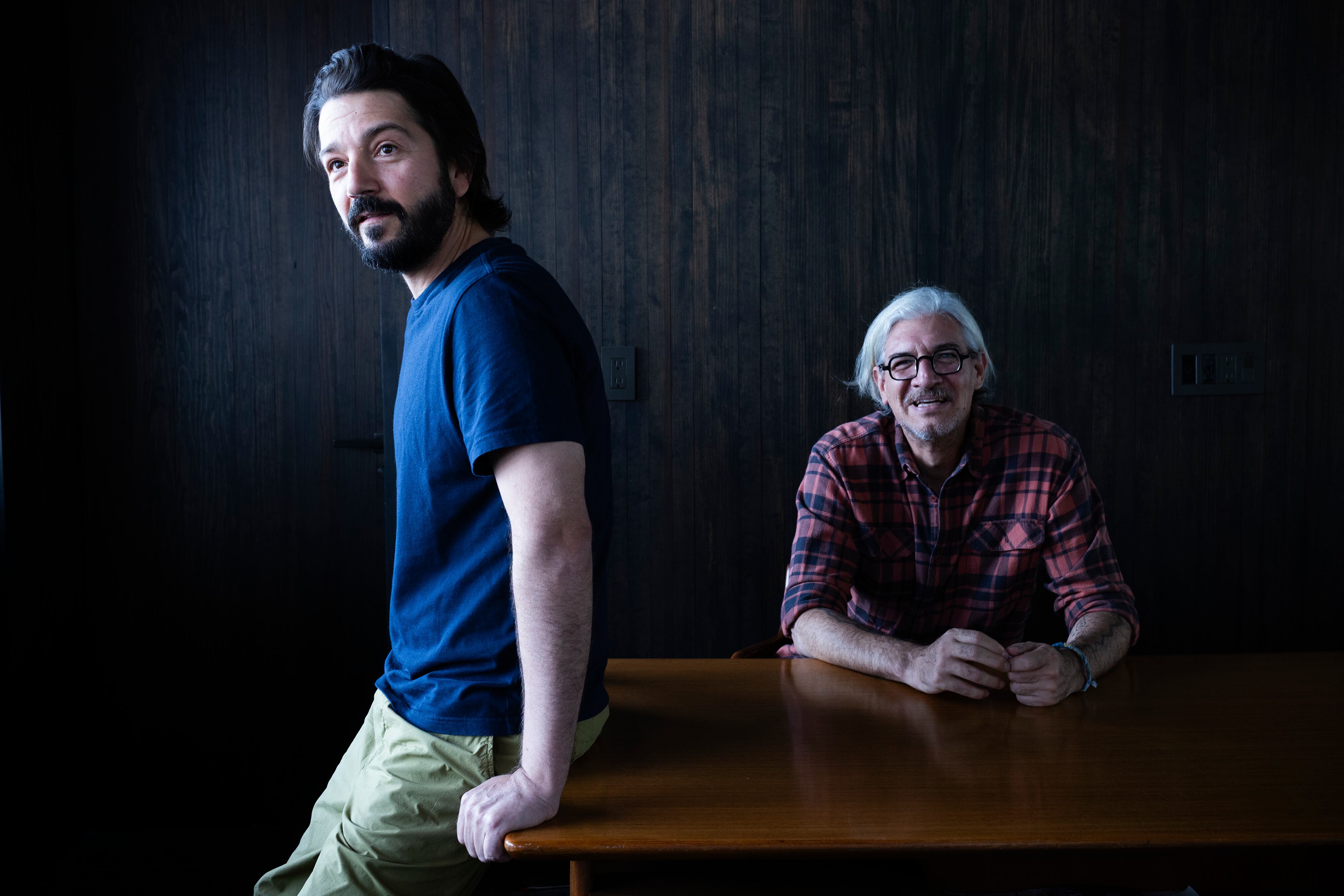Diego Luna y Emiliano Monge en Ciudad de México, el 3 de junio.
