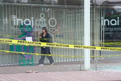 Las instalaciones del INAI vandalizadas antes de la discusión en el Senado de su desaparición.