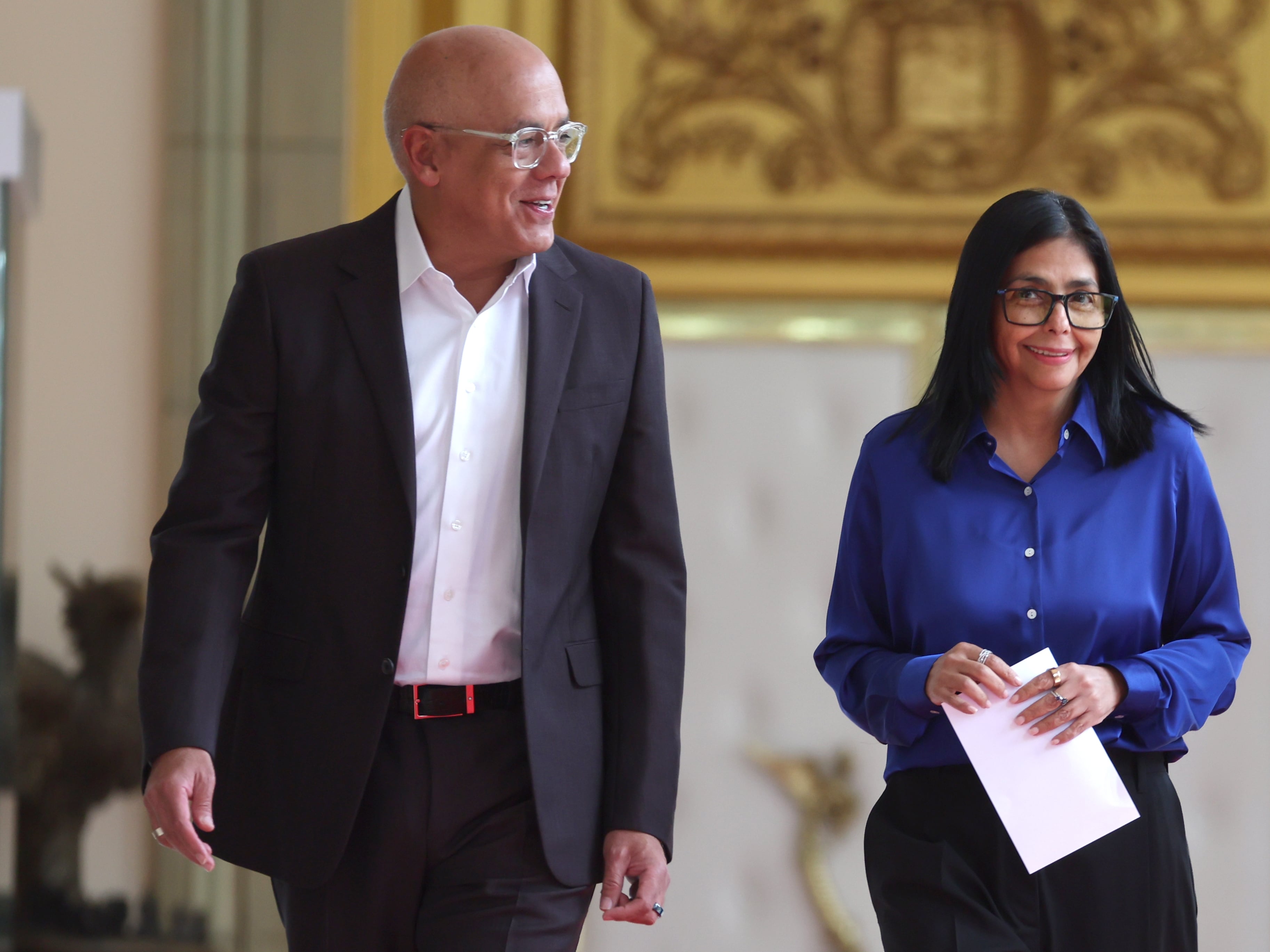 Washington y los Rodríguez inician las negociaciones para la transición venezolana con Machado al margen