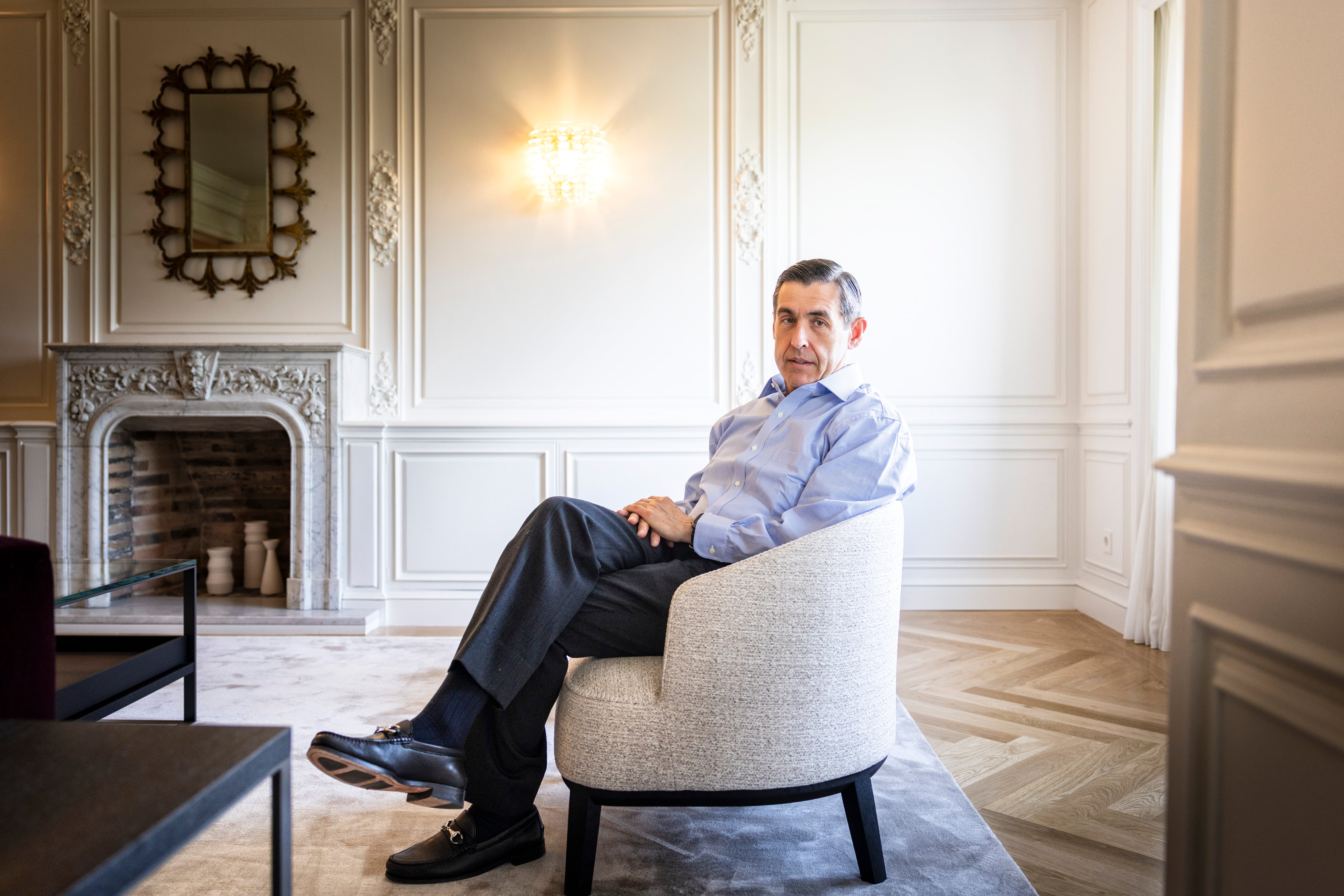Luis M. Viceira, profesor de Harvard, fotografiado en su casa de Madrid.